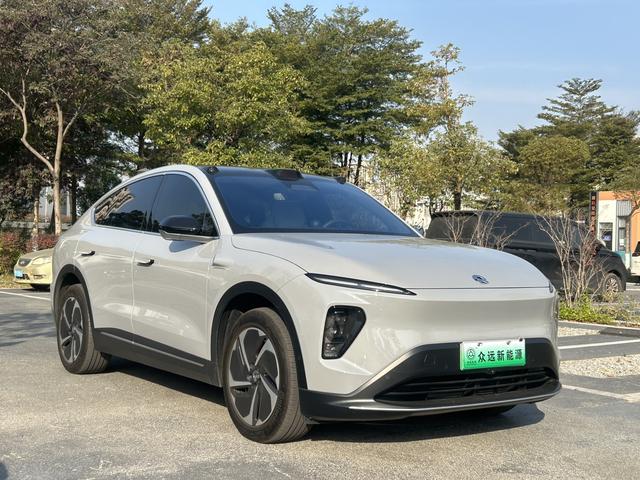 NIO EC7