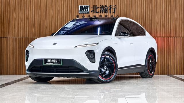 NIO EC7