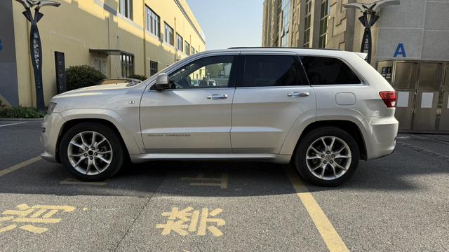 Jeep Grand Cherokee SRT