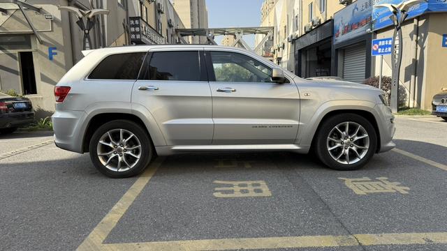 Jeep Grand Cherokee SRT