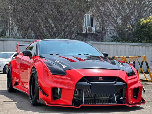 Nissan GT-R