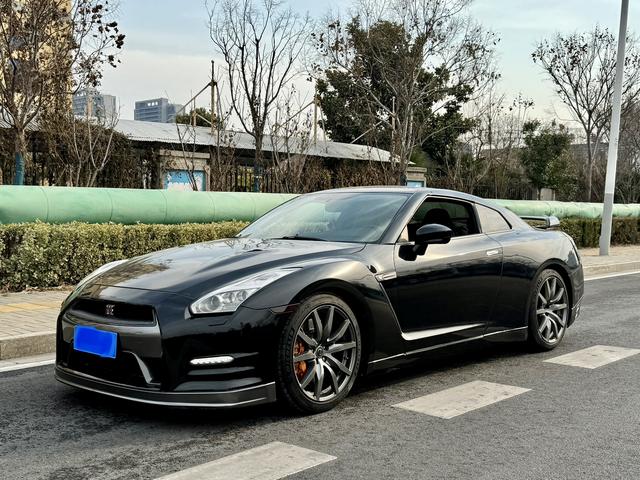 Nissan GT-R