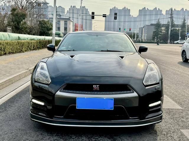 Nissan GT-R