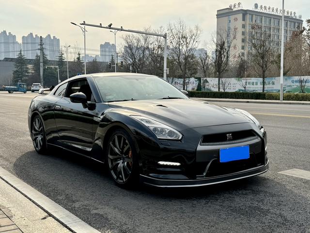 Nissan GT-R