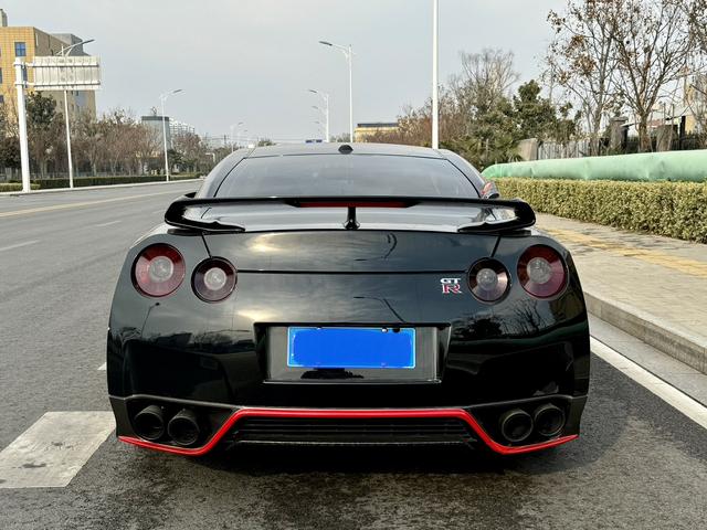 Nissan GT-R