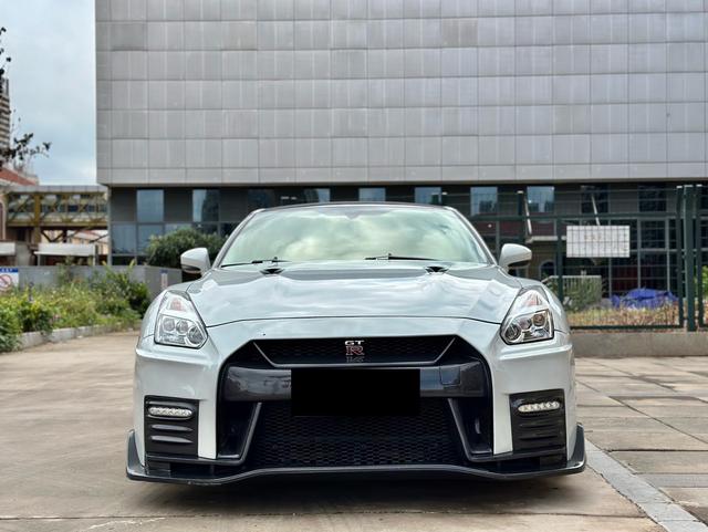 Nissan GT-R