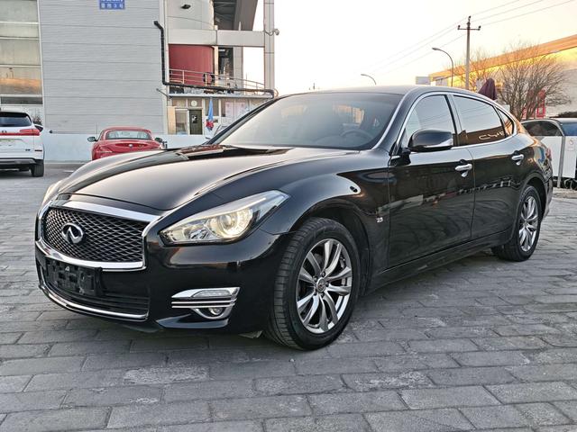 Infiniti Q70