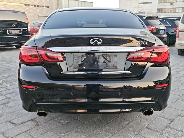 Infiniti Q70