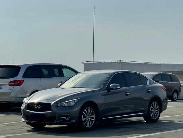 Infiniti Q50L