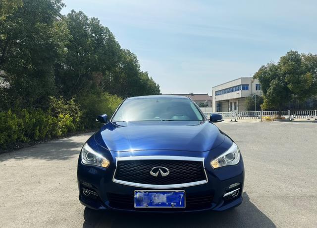 Infiniti Q50L