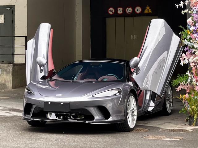 McLaren GT