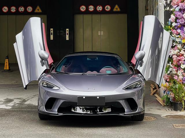 McLaren GT