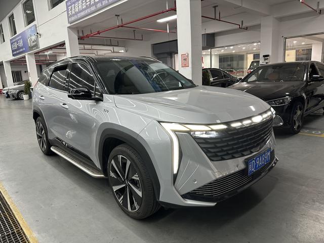 Geely Atlas L