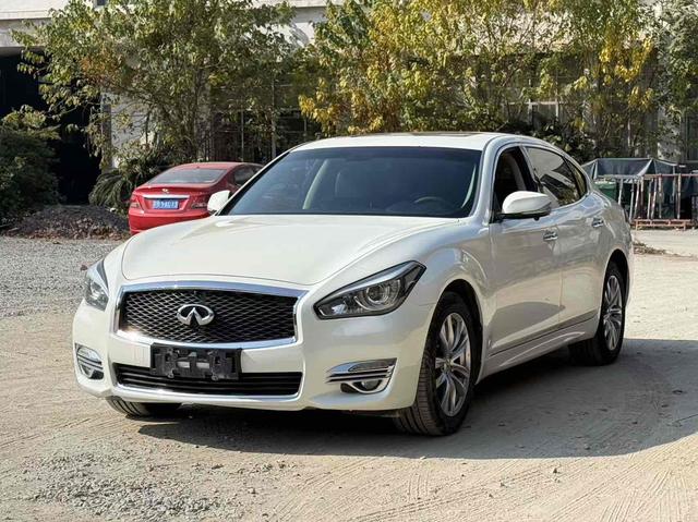 Infiniti Q70