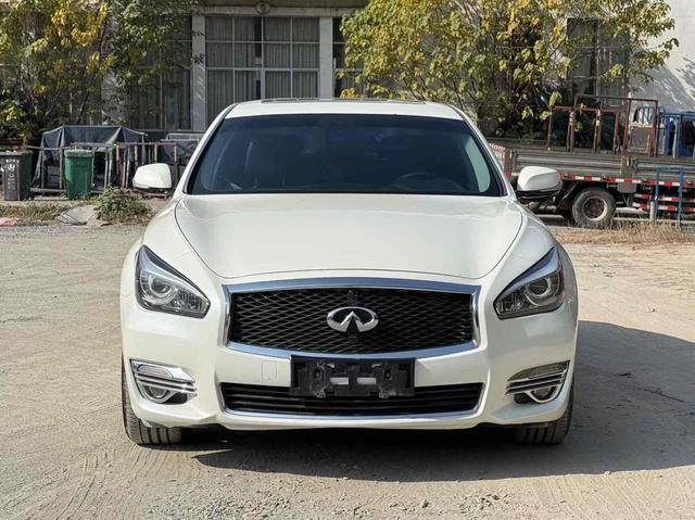 Infiniti Q70