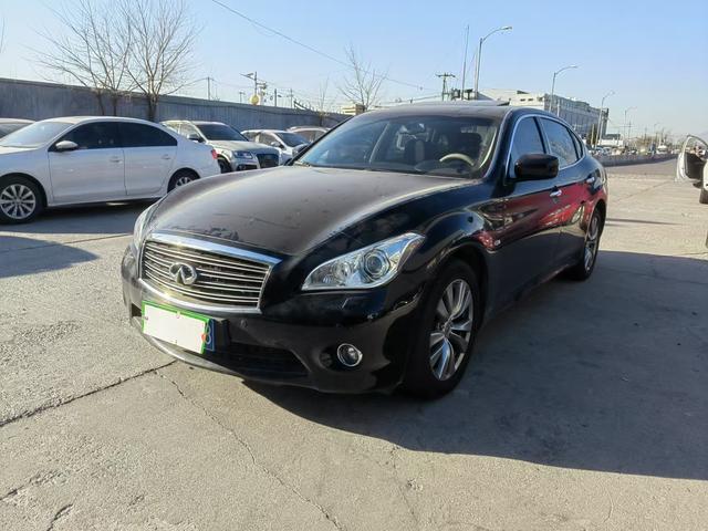 Infiniti Q70