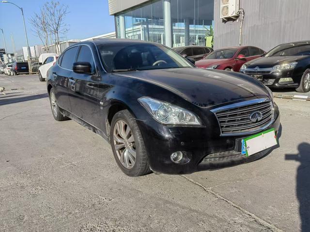 Infiniti Q70