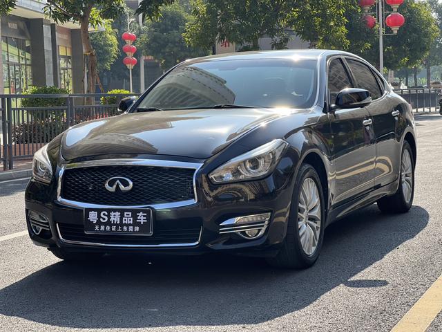 Infiniti Q70