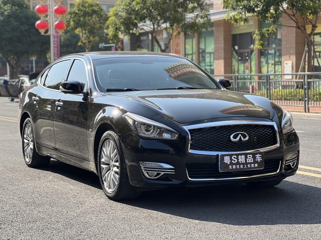 Infiniti Q70