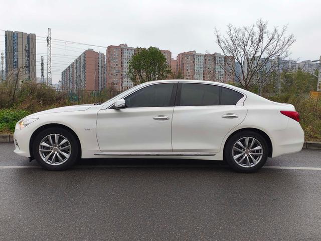 Infiniti Q50L