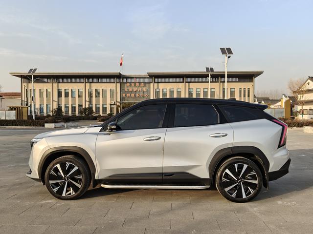 Geely Atlas L