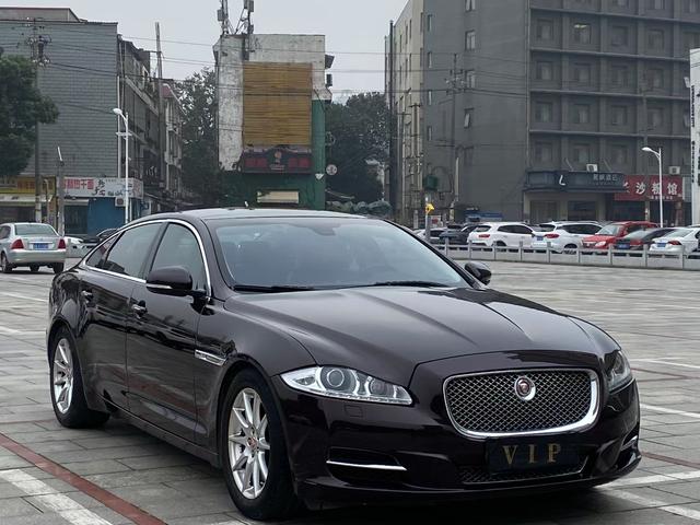 Jaguar XJ