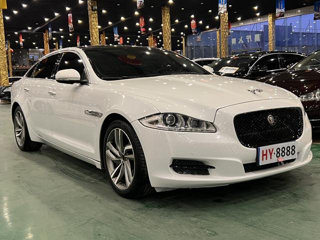 Jaguar XJ