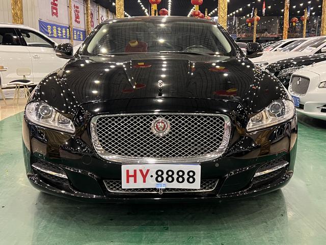 Jaguar XJ