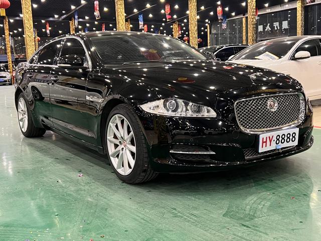 Jaguar XJ