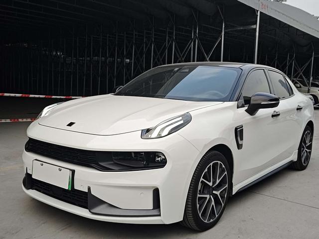 Lynk & Co 03 PHEV