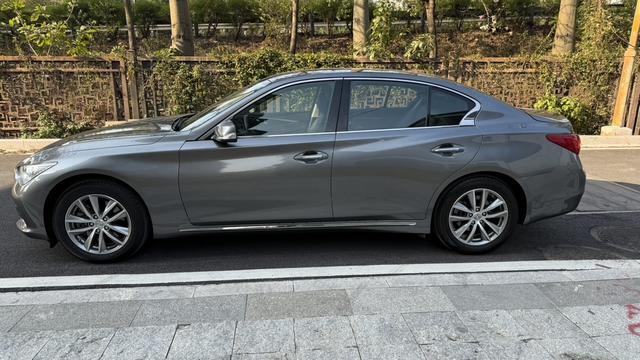 Infiniti Q50L