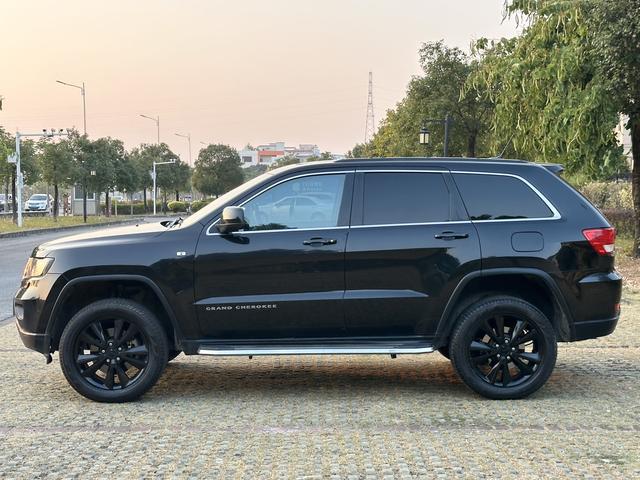 Jeep Grand Cherokee (imported)