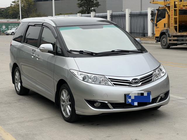 BYD M6