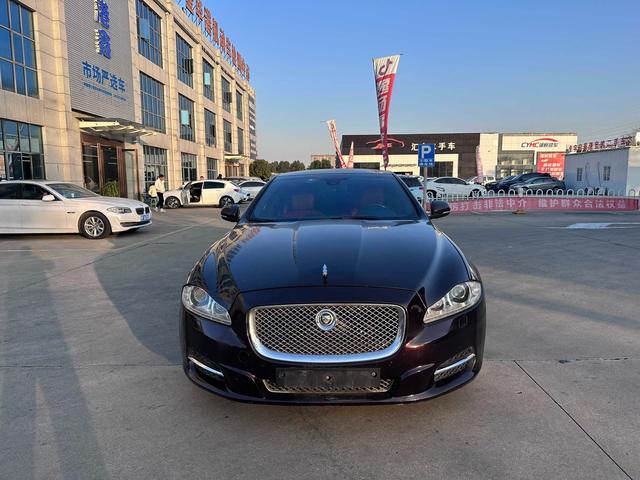 Jaguar XJ