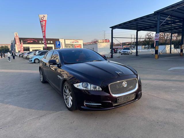 Jaguar XJ