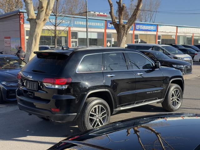 Jeep Grand Cherokee (imported)