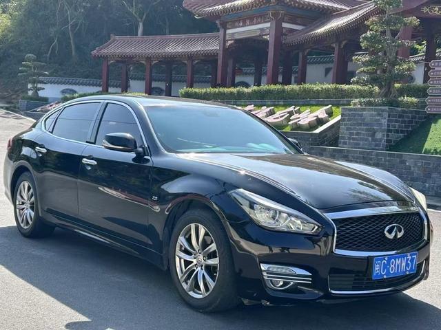 Infiniti Q70