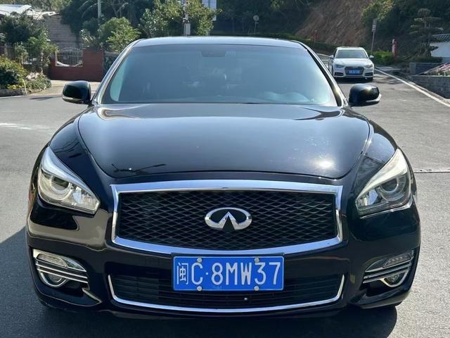 Infiniti Q70