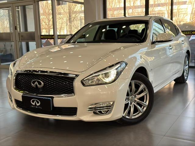 Infiniti Q70