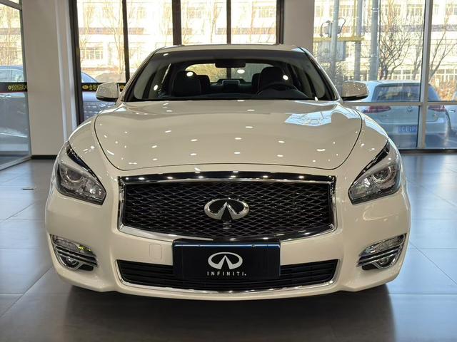 Infiniti Q70