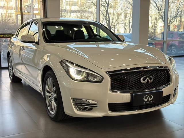 Infiniti Q70