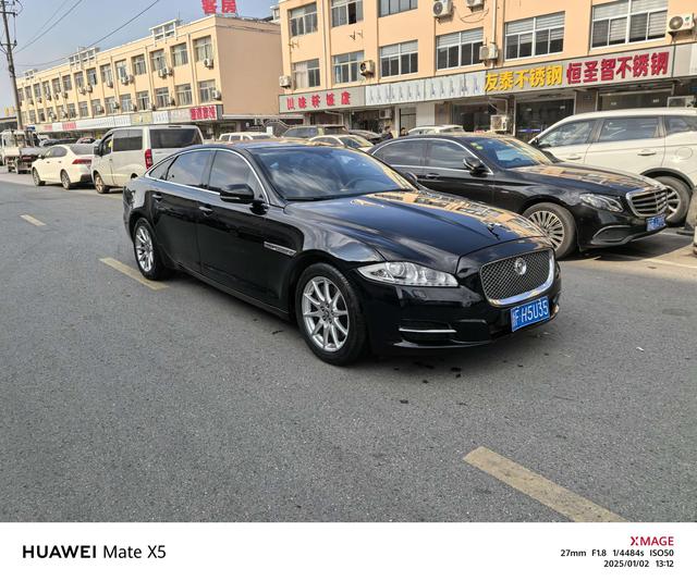 Jaguar XJ