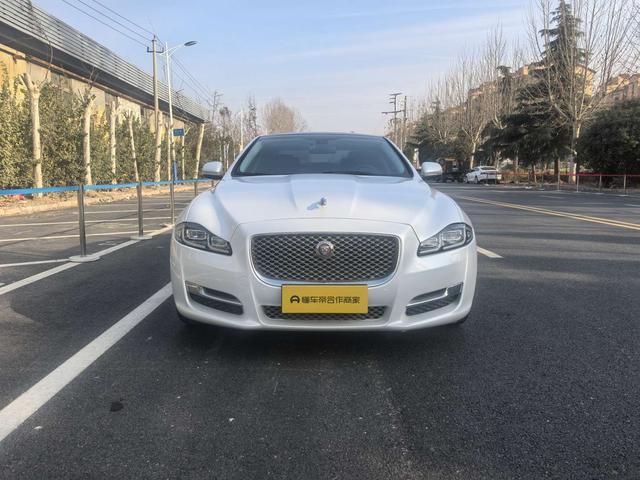 Jaguar XJ