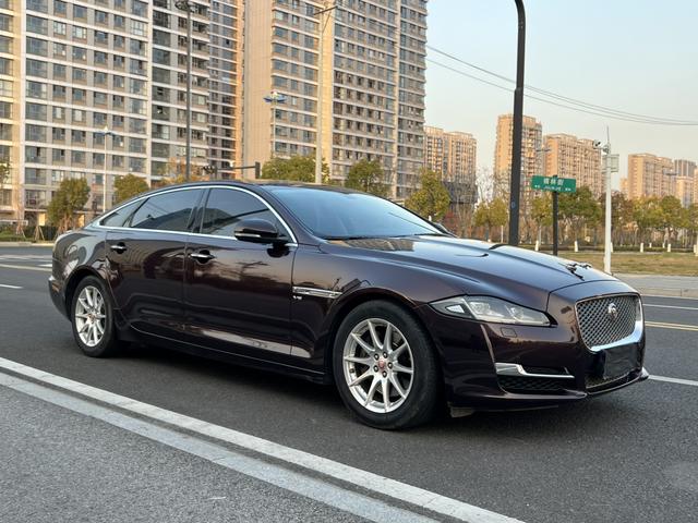 Jaguar XJ