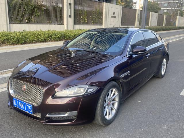 Jaguar XJ