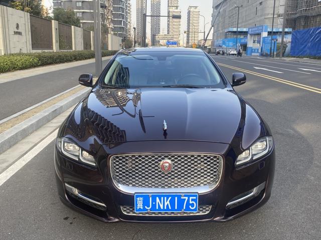 Jaguar XJ