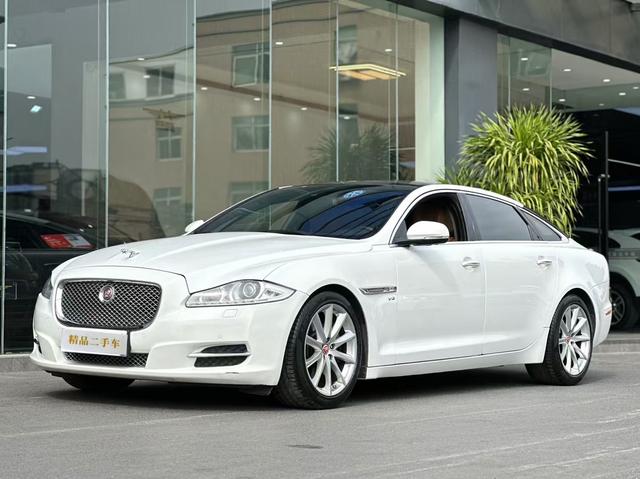 Jaguar XJ