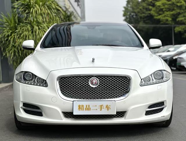 Jaguar XJ