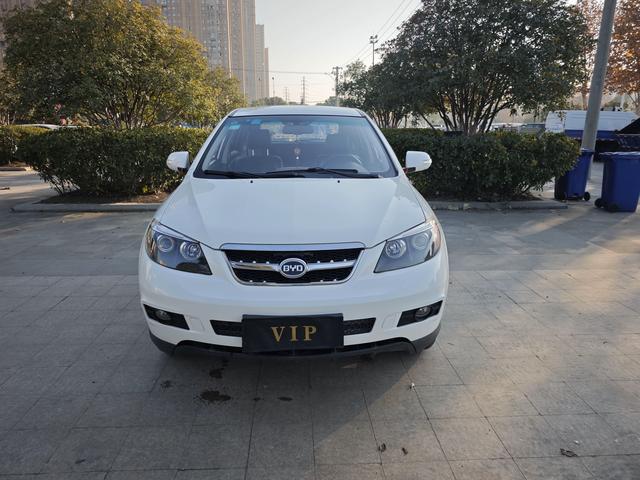 BYD S6