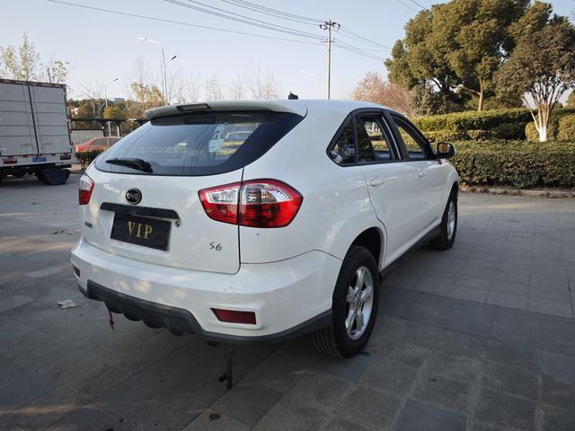 BYD S6